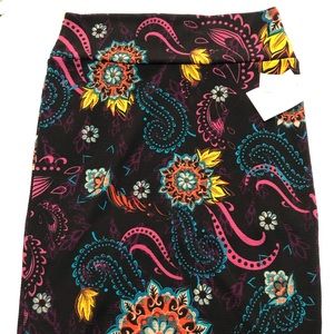 LuLaRoe Cassie skirt NWT. Large